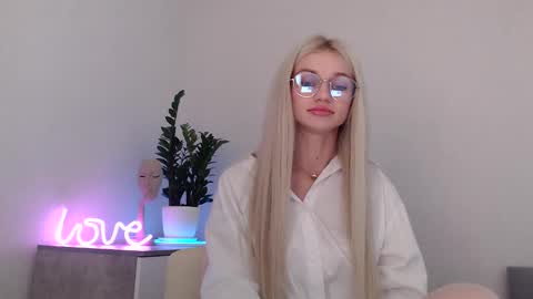 Snapshot of missemma1111 chatting on 1, 12, 2024 EMMA online show from 1, 12, 2024