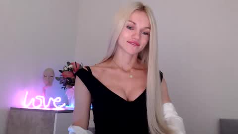 Snapshot of missemma1111 chatting on 3, 12, 2024 EMMA online show from 3, 12, 2024