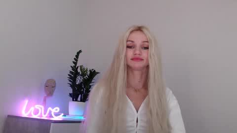 Snapshot of missemma1111 chatting on 12, 12, 2024 EMMA online show from 12, 12, 2024