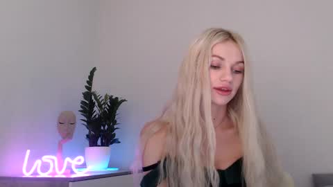 Snapshot of missemma1111 chatting on 3, 1, 2025 EMMA online show from 3, 1, 2025