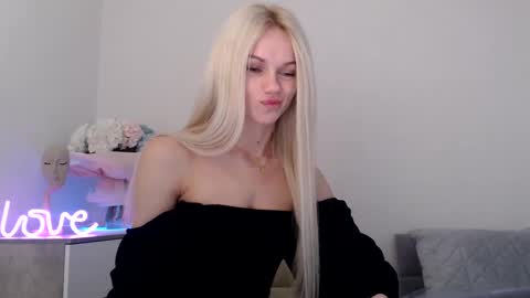 Snapshot of missemma1111 chatting on 9, 1, 2025 EMMA online show from 9, 1, 2025