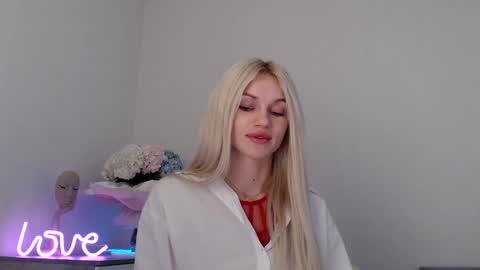 Snapshot of missemma1111 chatting on 9, 1, 2025 EMMA online show from 9, 1, 2025