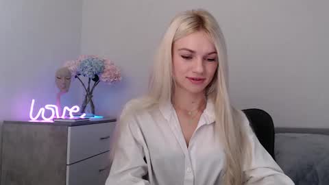 Snapshot of missemma1111 chatting on 20, 1, 2025 EMMA online show from 20, 1, 2025