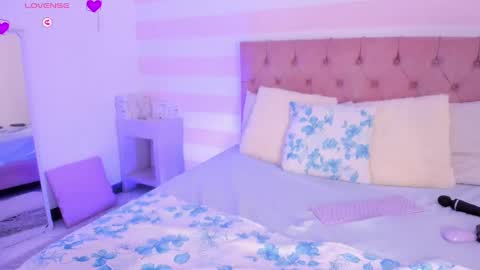 Melany Hiller online show from 4, 3, 2025