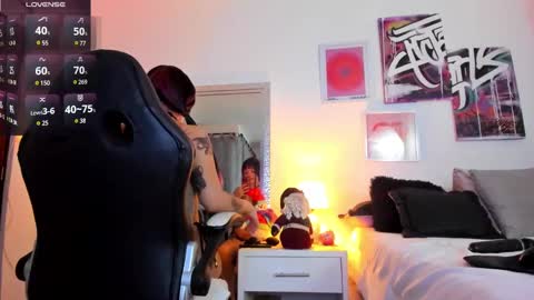 Snapshot of misshuntt3rs chatting on 18, 12, 2024 Annie online show from 18, 12, 2024