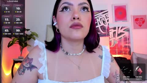 Snapshot of misshuntt3rs chatting on 19, 1, 2025 Annie online show from 19, 1, 2025