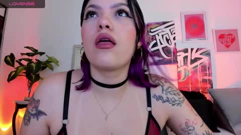 Snapshot of misshuntt3rs chatting on 1, 2, 2025 Annie online show from 1, 2, 2025