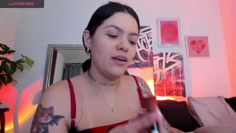 Snapshot of misshuntt3rs chatting on 9, 2, 2025 Annie online show from 9, 2, 2025