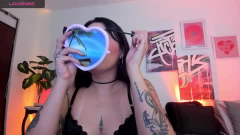 Snapshot of misshuntt3rs chatting on 20, 2, 2025 Annie online show from 20, 2, 2025