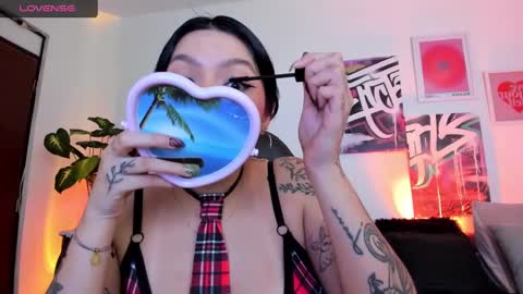 Snapshot of misshuntt3rs chatting on 2, 3, 2025 Annie online show from 2, 3, 2025