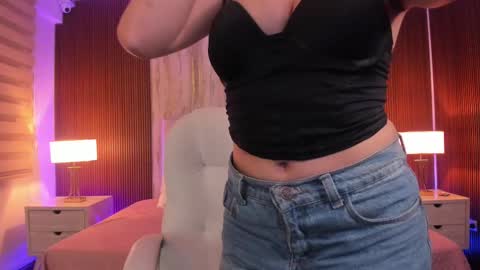 Bella Castillo online show from 12, 2, 2025