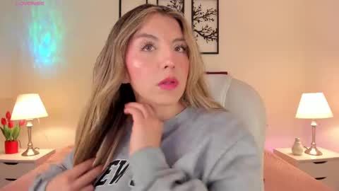 Bella Castillo online show from 19, 9, 2025