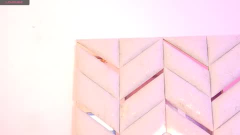 lyly  independient model online show from 3, 3, 2026