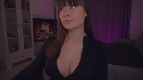 LUXXANDRA online show from 1, 2, 2026