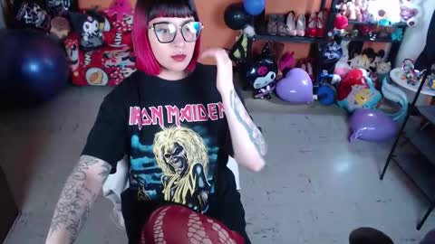 Snapshot of missmia2 chatting on 12, 10, 2025 Miss Mia online show from 12, 10, 2025