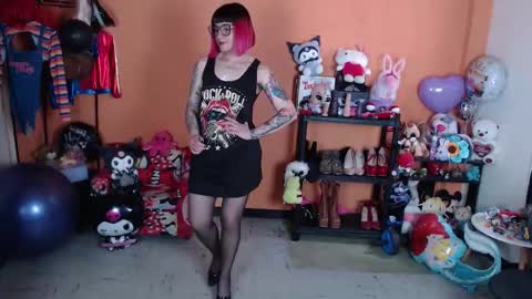 Snapshot of missmia2 chatting on 5, 11, 2025 Miss Mia online show from 5, 11, 2025