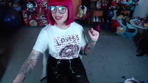 Snapshot of missmia2 chatting on 26, 11, 2025 Miss Mia online show from 26, 11, 2025