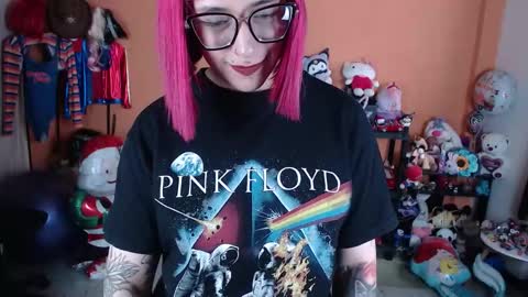 Snapshot of missmia2 chatting on 1, 12, 2025 Miss Mia online show from 1, 12, 2025