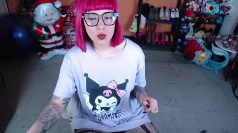 Snapshot of missmia2 chatting on 4, 12, 2025 Miss Mia online show from 4, 12, 2025