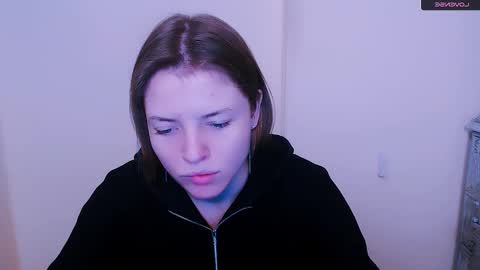 Snapshot of missoliviaa_ chatting on 1, 2, 2025 Olivia online show from 1, 2, 2025