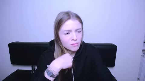 Snapshot of missoliviaa_ chatting on 18, 2, 2025 Olivia online show from 18, 2, 2025