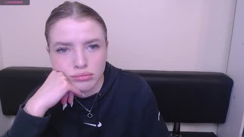 Snapshot of missoliviaa_ chatting on 7, 3, 2025 Olivia online show from 7, 3, 2025