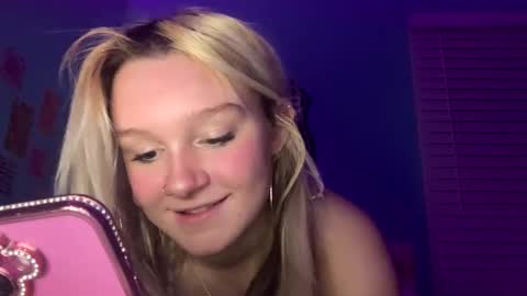 Snapshot of misspaytonx chatting on 11, 12, 2024 payton online show from 11, 12, 2024