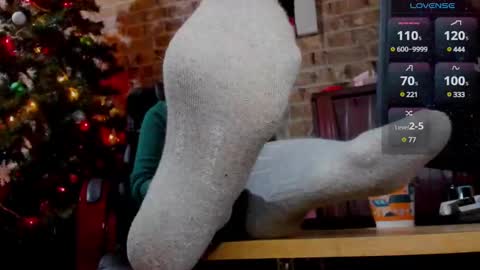 Snapshot of misspetitevenus chatting on 17, 12, 2024 Miss Venus online show from 17, 12, 2024