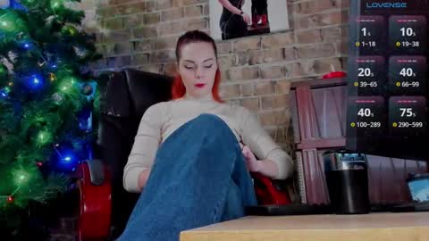 Snapshot of misspetitevenus chatting on 3, 1, 2025 Miss Venus online show from 3, 1, 2025