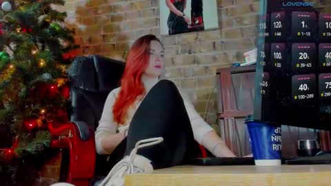 Snapshot of misspetitevenus chatting on 6, 1, 2025 Miss Venus online show from 6, 1, 2025