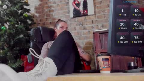 Snapshot of misspetitevenus chatting on 15, 1, 2025 Miss Venus online show from 15, 1, 2025