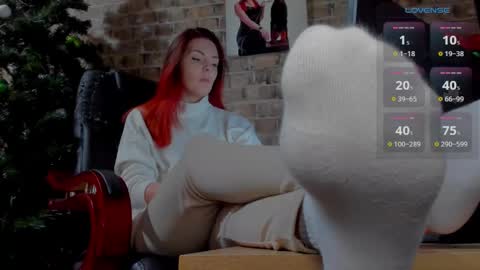 Snapshot of misspetitevenus chatting on 1, 2, 2025 Miss Venus online show from 1, 2, 2025