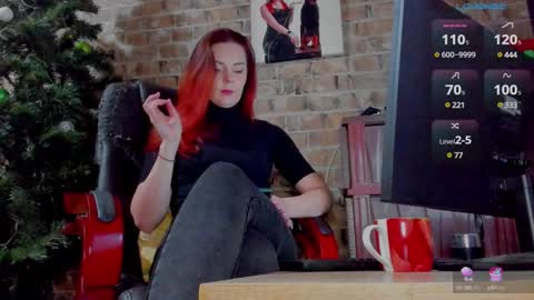 Snapshot of misspetitevenus chatting on 5, 2, 2025 Miss Venus online show from 5, 2, 2025
