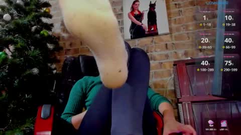 Snapshot of misspetitevenus chatting on 6, 2, 2025 Miss Venus online show from 6, 2, 2025