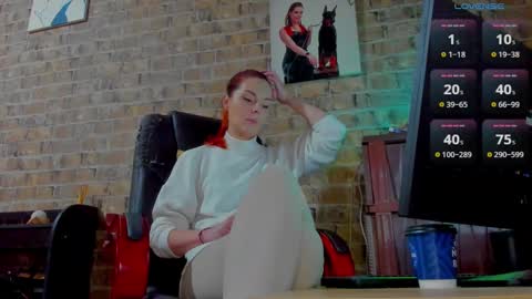 Snapshot of misspetitevenus chatting on 10, 2, 2025 Miss Venus online show from 10, 2, 2025