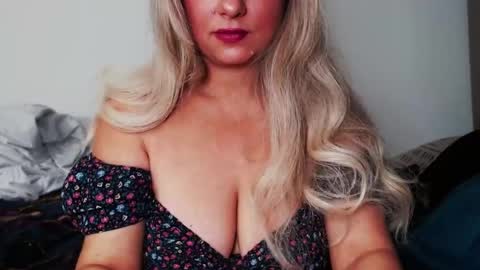 Missqueen1416 online show from 8, 3, 2025