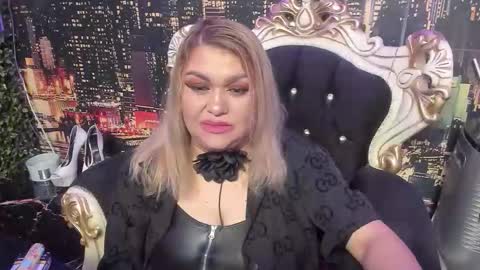 QueenT online show from 2, 11, 2025