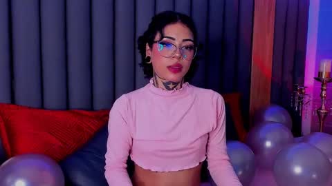 Snapshot of misstomie_ chatting on 4, 12, 2024 Tomiehelp me get to 100 thumbs up online show from 4, 12, 2024