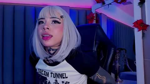 Snapshot of misstomie_ chatting on 21, 2, 2025 Tomiehelp me get to 100 thumbs up online show from 21, 2, 2025