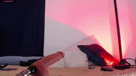 Snapshot of missvenuss chatting on 17, 2, 2025 IG MISSVENUSS1 online show from 17, 2, 2025