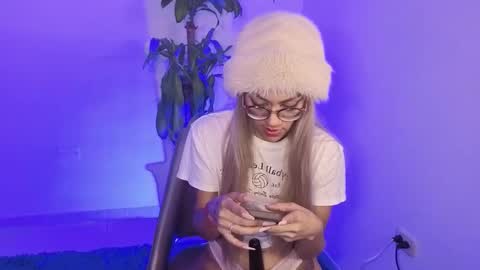 Snapshot of missvenuss chatting on 17, 11, 2025 IG MISSVENUSS1 online show from 17, 11, 2025