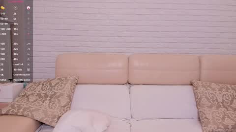 missxcaprice online show from 15, 4, 2026