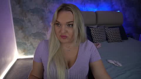 Snapshot of missyymartinezz chatting on 2, 12, 2024 Amely online show from 2, 12, 2024