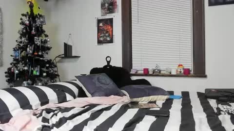 Snapshot of mistresslynn13 chatting on 25, 12, 2024 MistressLynn online show from 25, 12, 2024