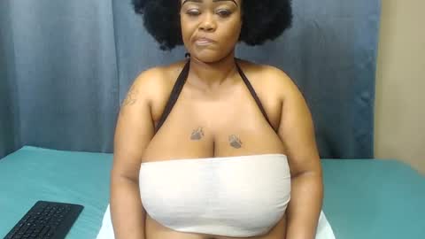 Snapshot of mistressofmelons chatting on 13, 7, 2026 MistressOfMelons online show from 13, 7, 2026