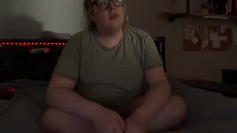 Snapshot of mistyeyemiss chatting on 5, 7, 2026 MistyEye online show from 5, 7, 2026