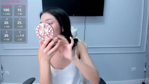 Snapshot of miwa_kasumi chatting on 3, 2, 2025 MIa online show from 3, 2, 2025
