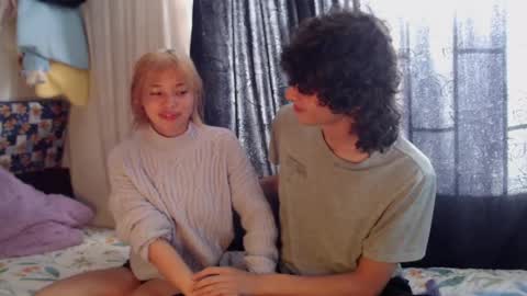 Snapshot of mixipeach chatting on 28, 5, 2026 Naomi and Nekorii online show from 28, 5, 2026