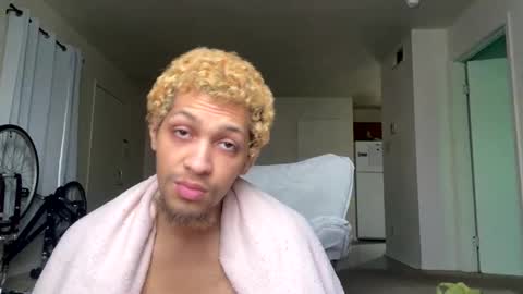 Snapshot of mixxychocolate chatting on 27, 2, 2025 Deanthony online show from 27, 2, 2025