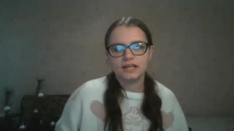 Snapshot of miyabe chatting on 12, 2, 2025 Milana online show from 12, 2, 2025